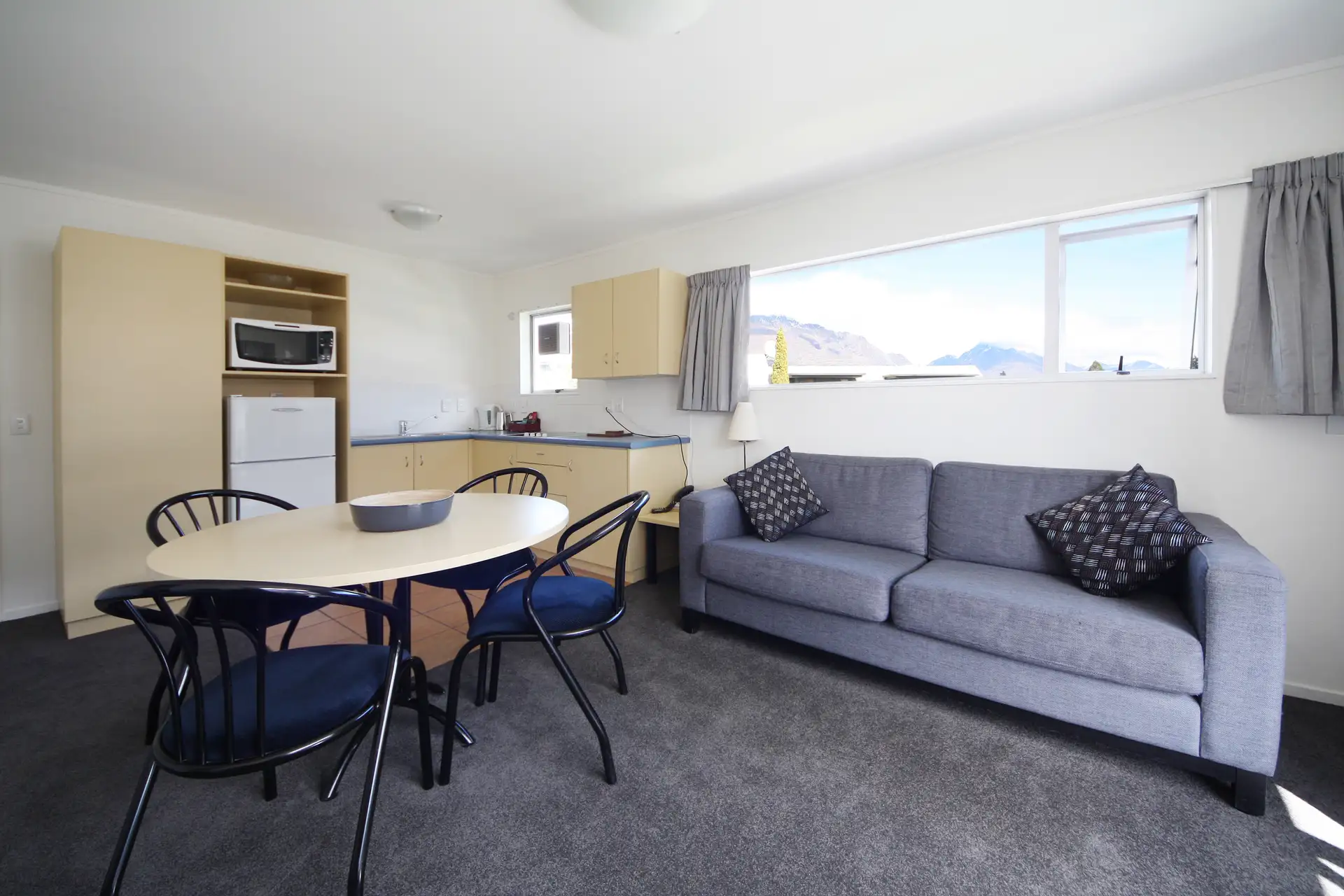 2BDRM Lounge and Dining