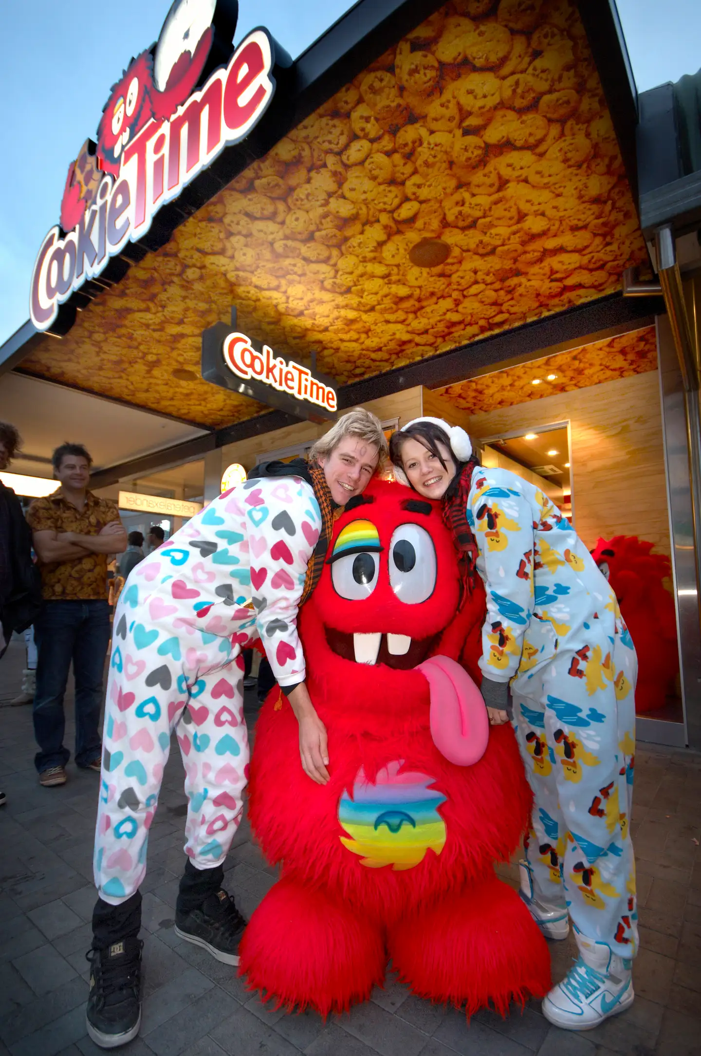 Josh Baldey and Alana Potts celebrate with the Cookie Muncher 17052010