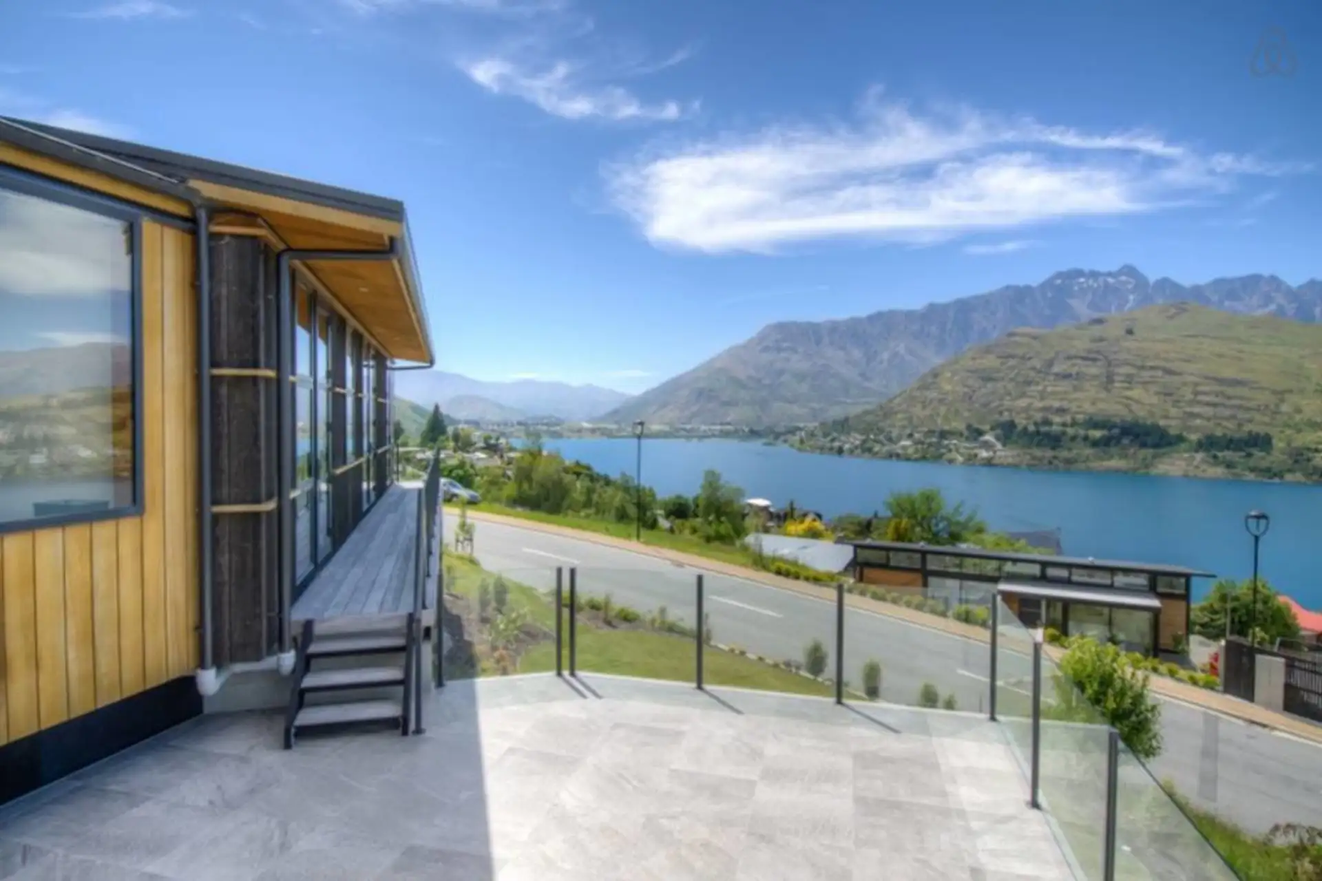Luxury Lake Lookout