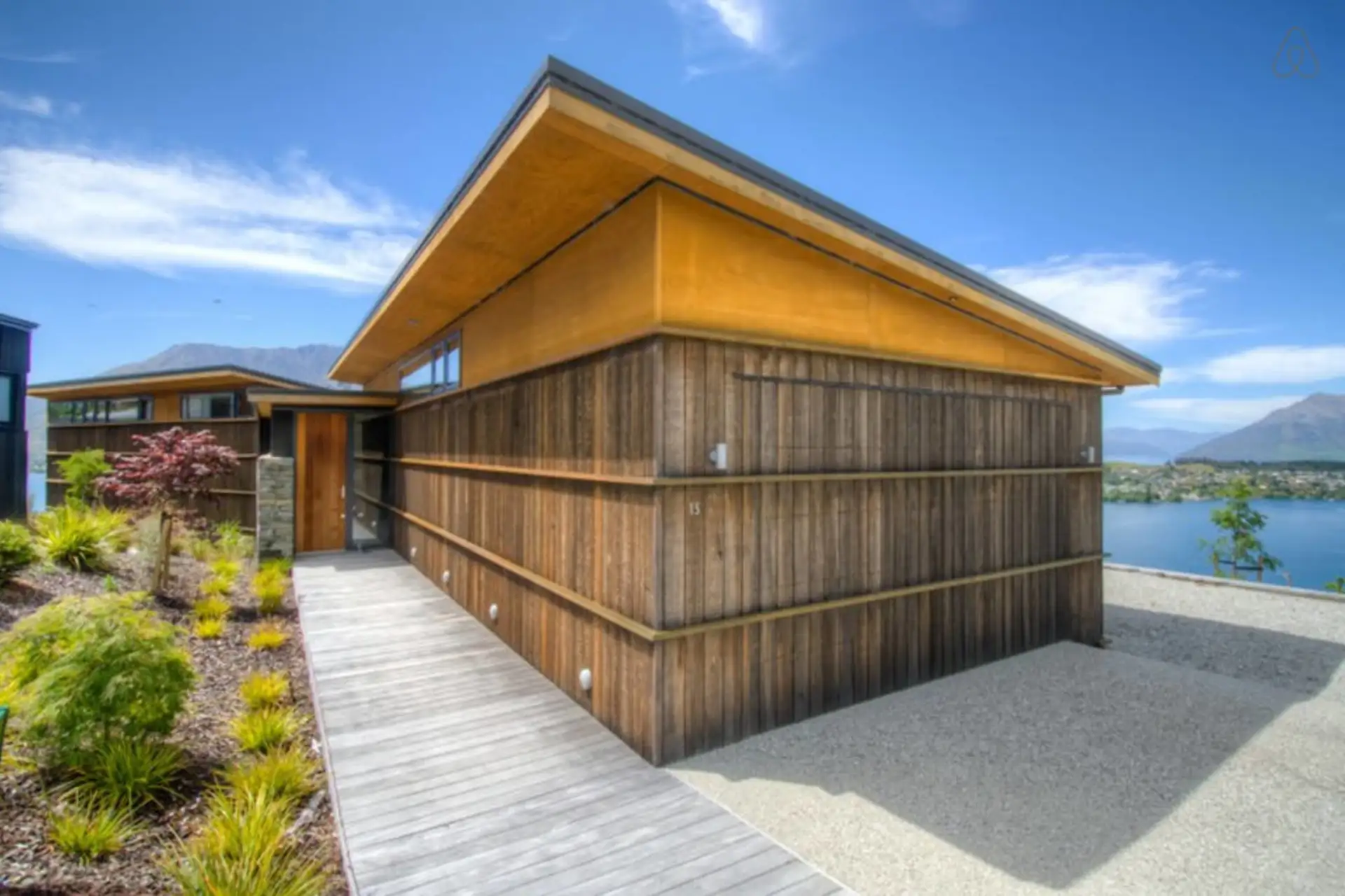 Luxury Lake Lookout