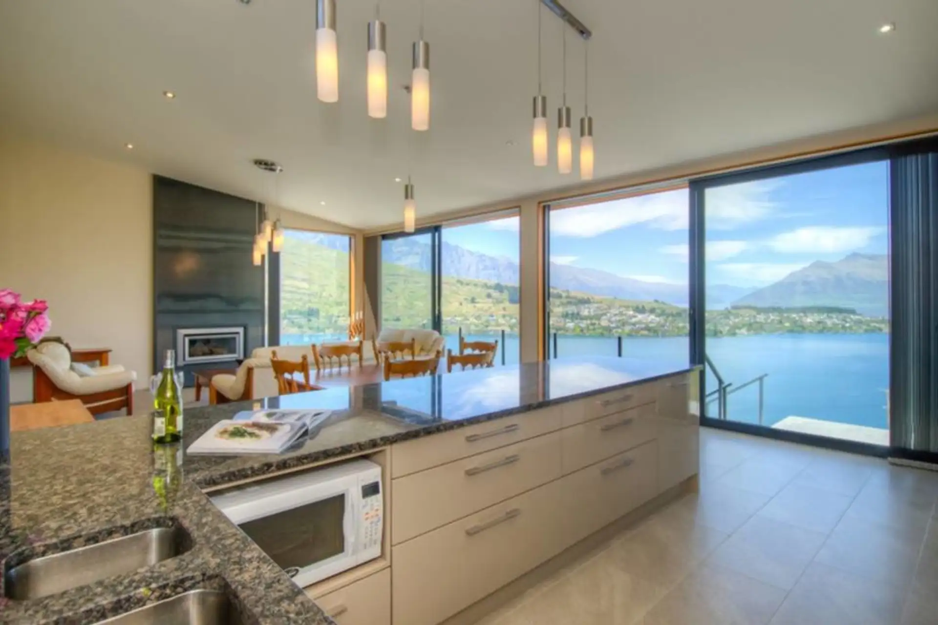 Luxury Lake Lookout