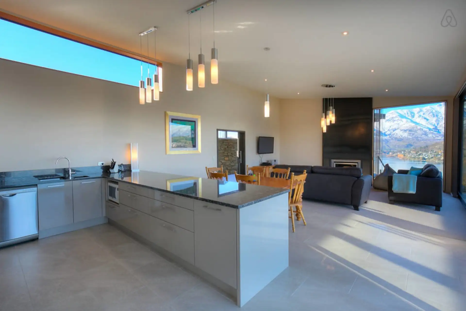 Luxury Lake Lookout