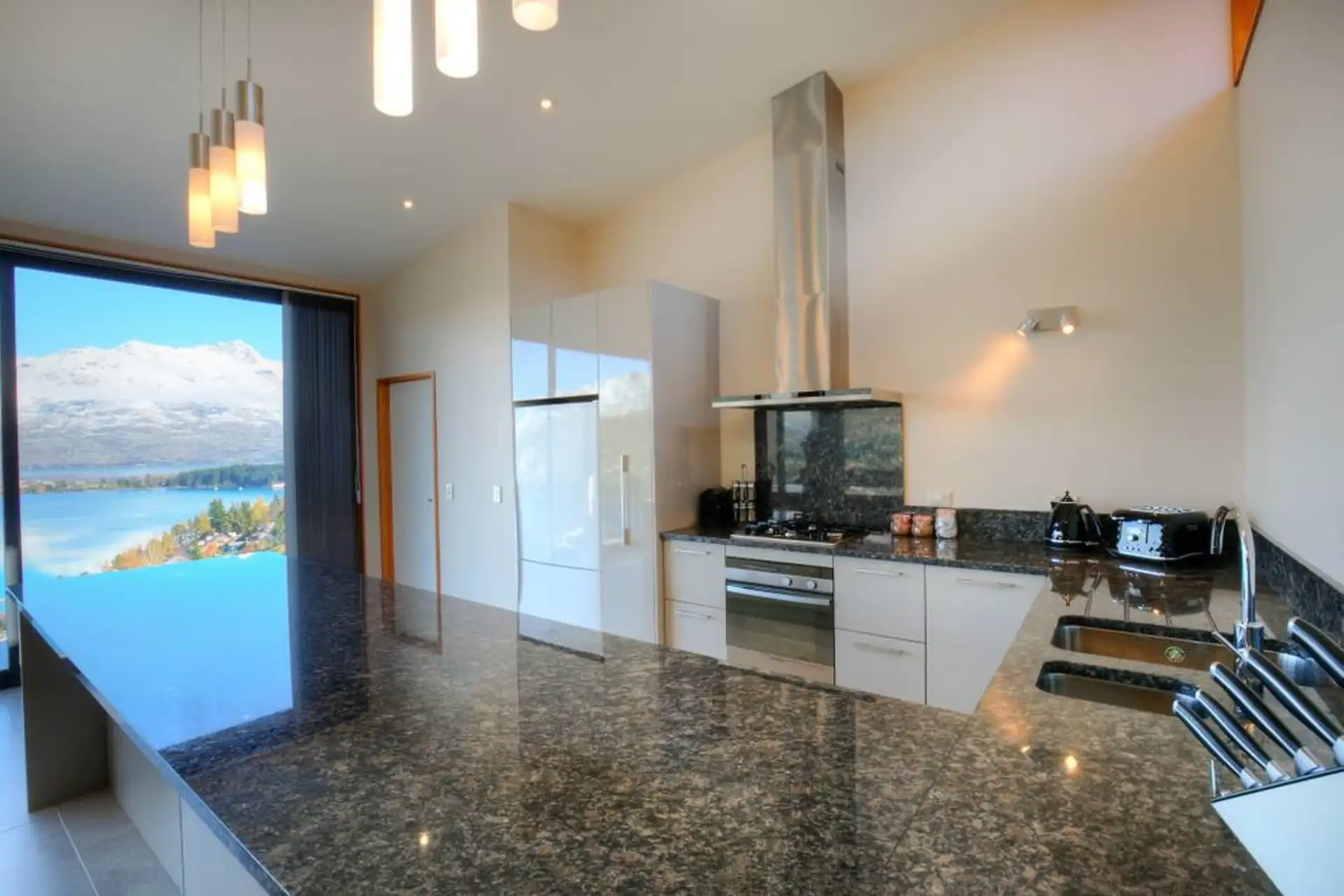 Luxury Lake Lookout