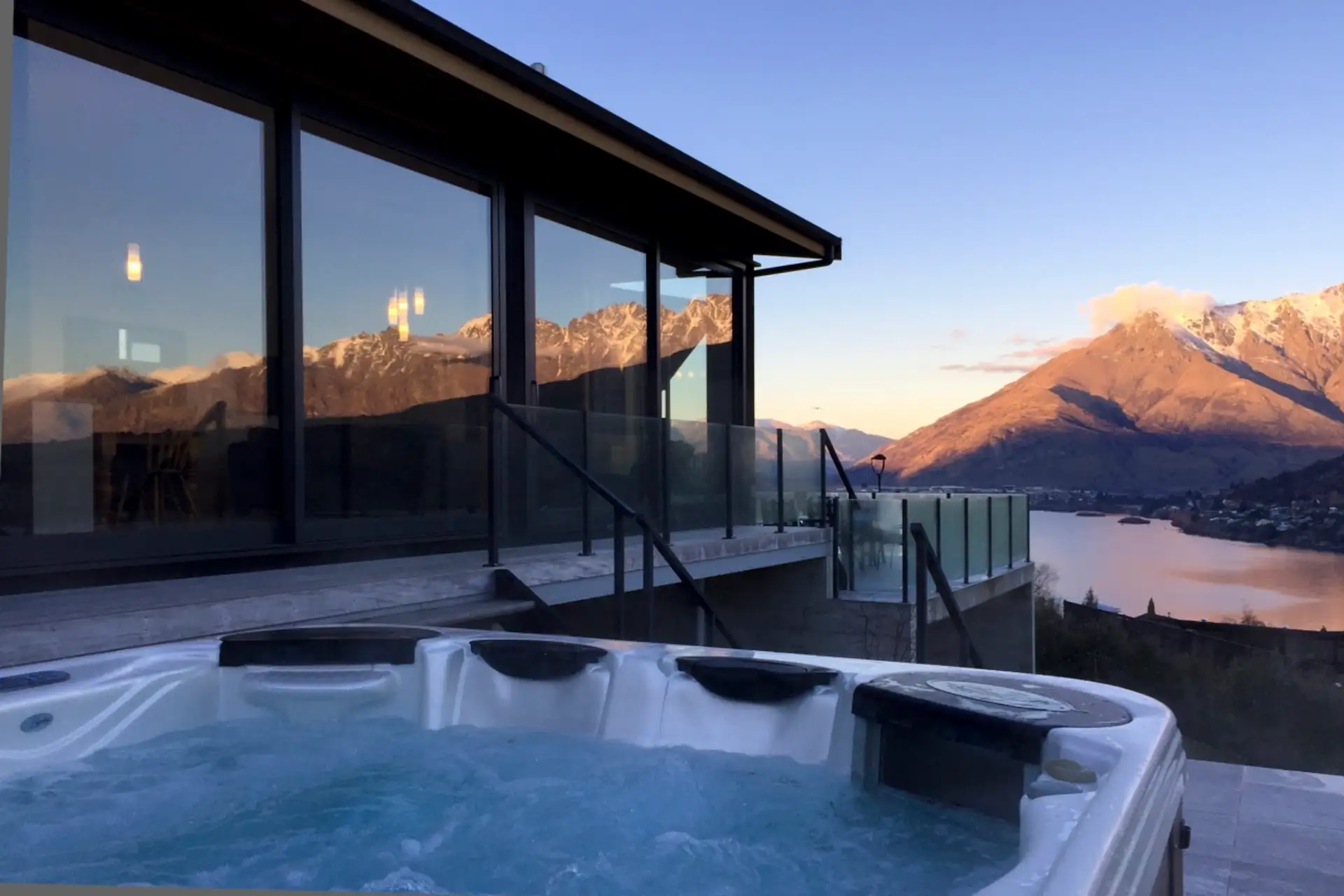 Luxury Lake Lookout