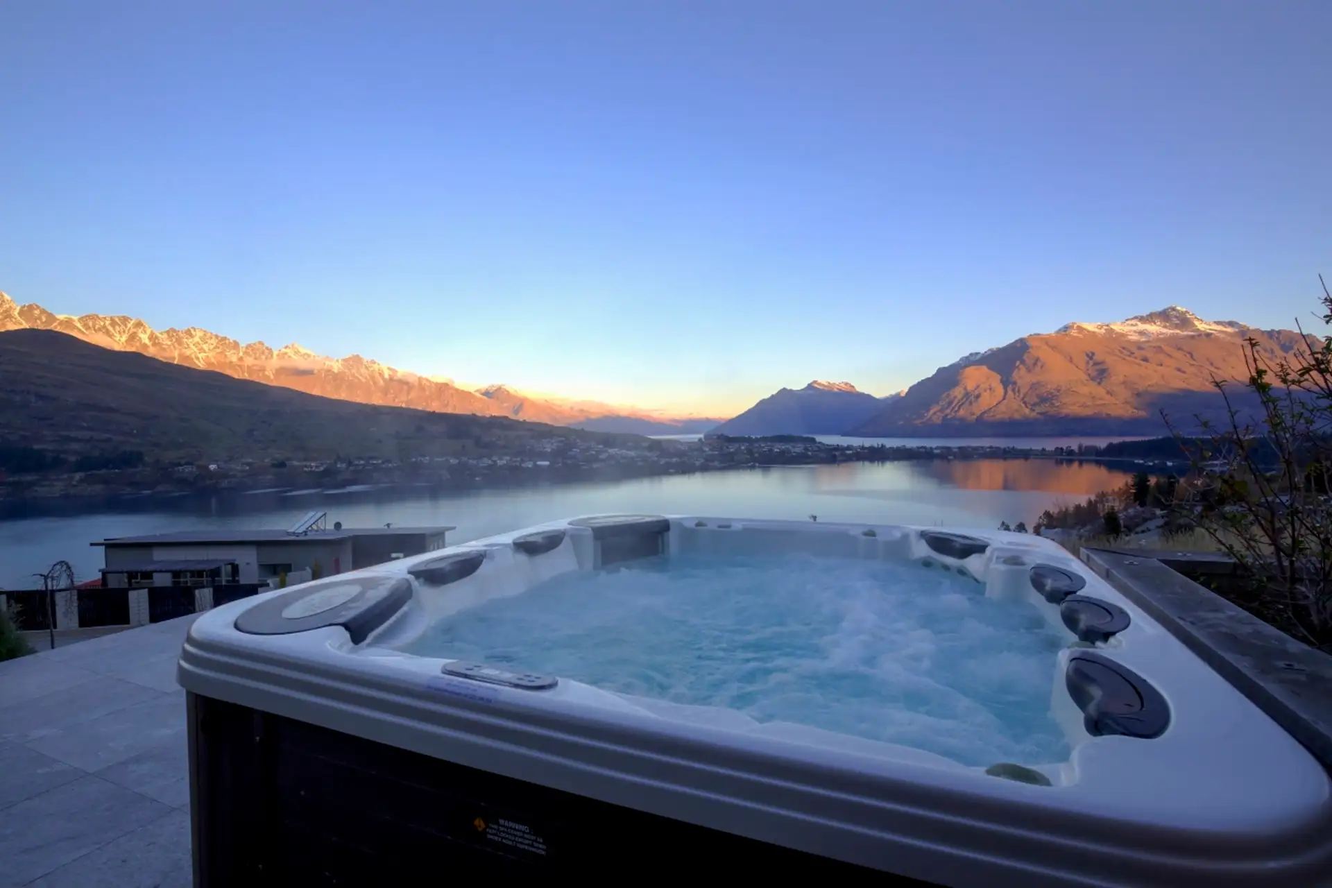 Luxury Lake Lookout