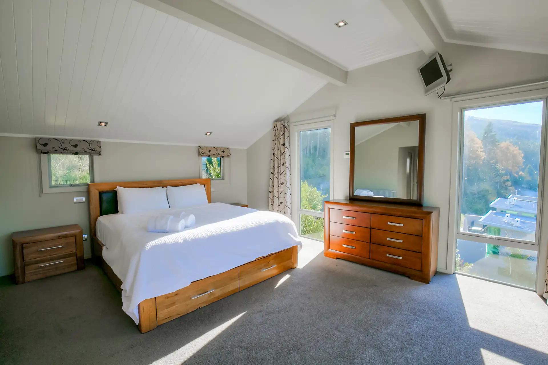 Lancewood Lane, Spa & Views