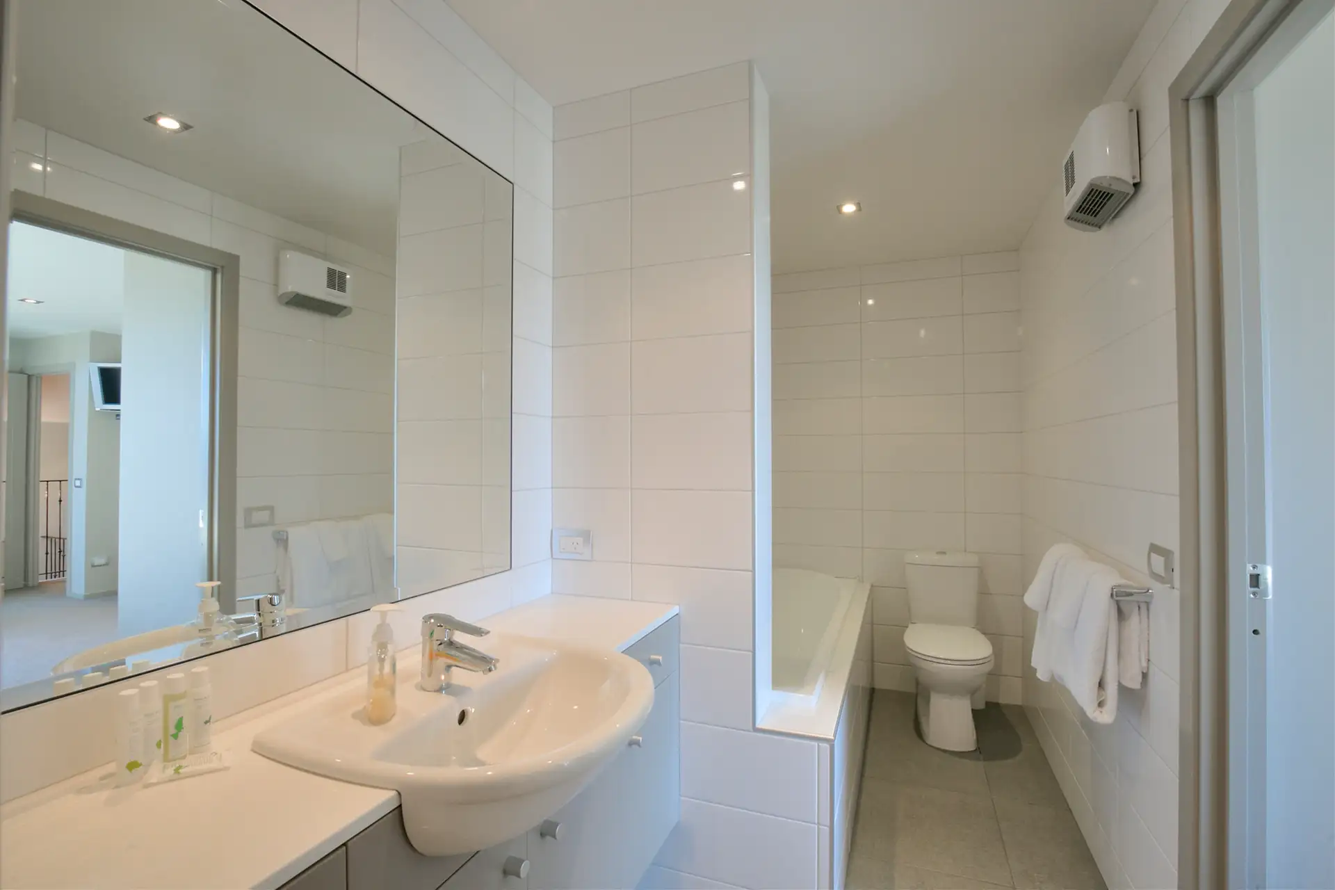 Lancewood Lane, Spa & Views
