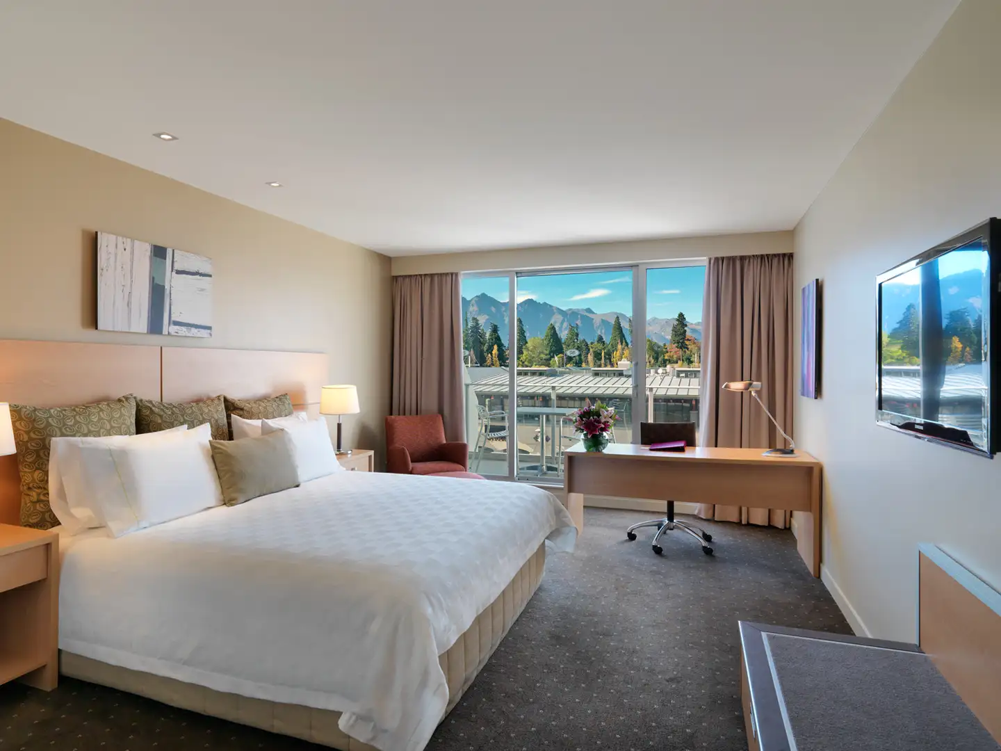 balcony queenstown room