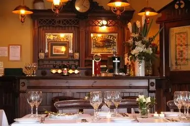 Póg Mahone's Irish Pub