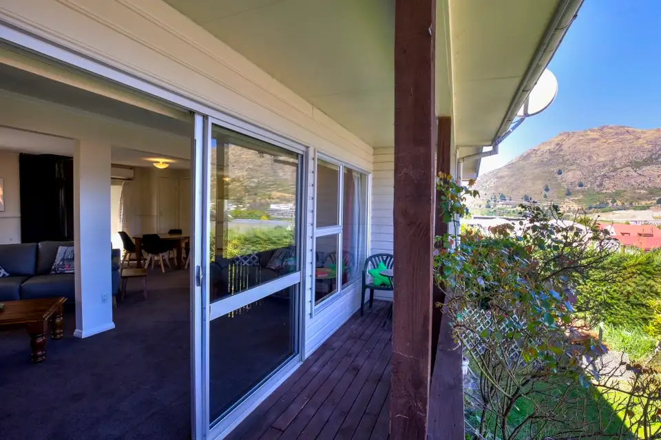 Lake Views Cottage