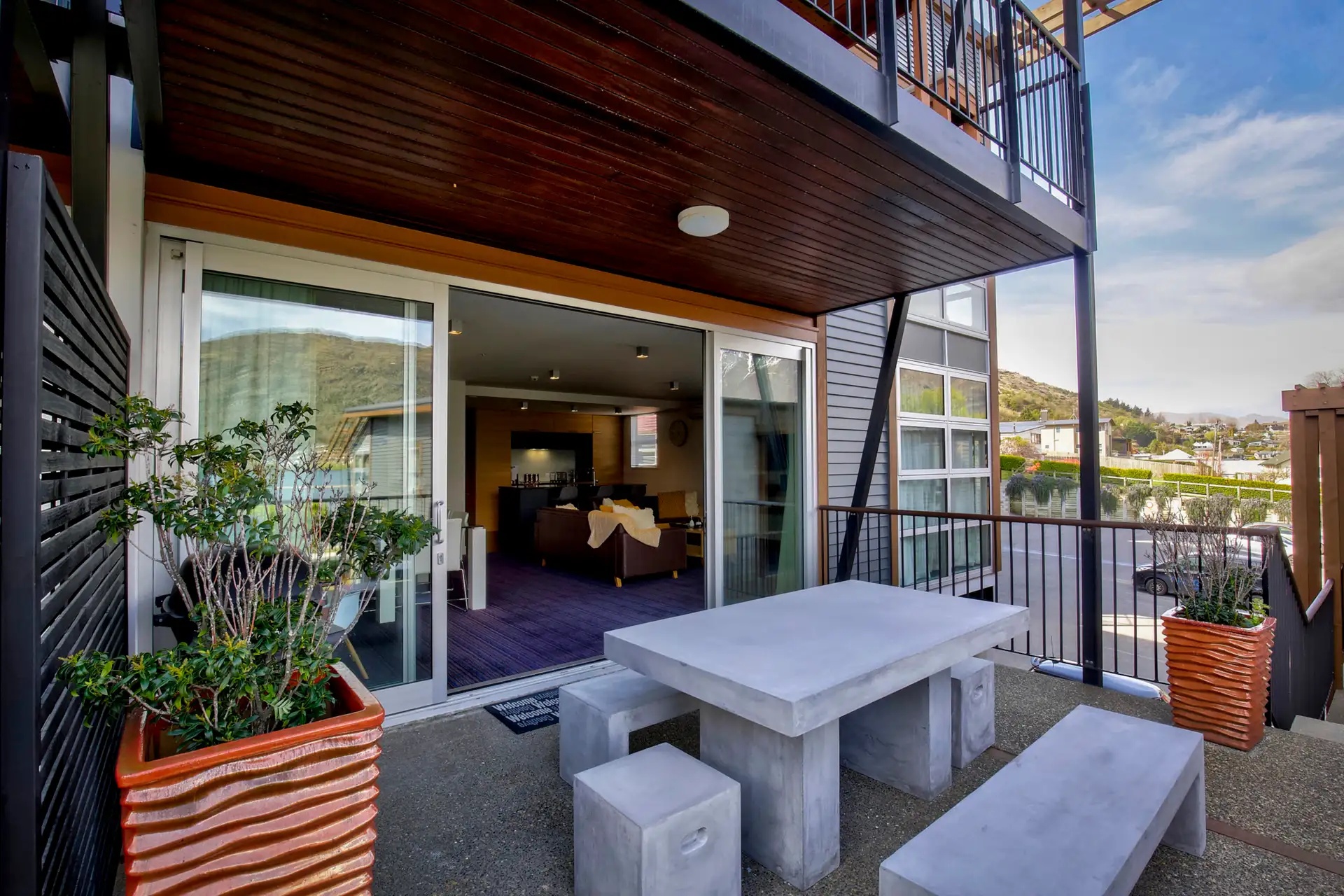 Lakefront Marina Apartment