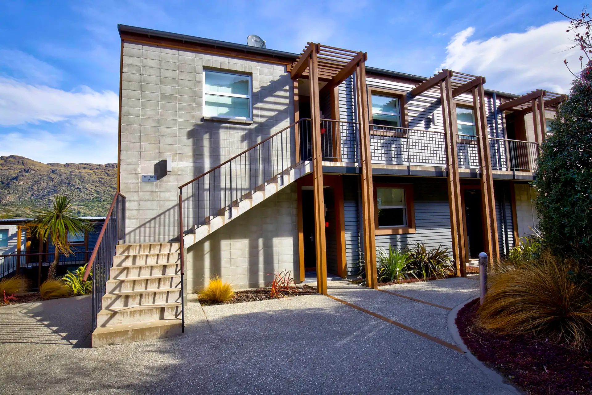 Lakefront Marina Apartment