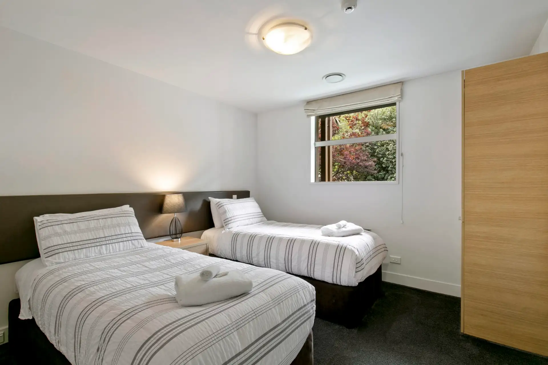 Lakefront Marina Apartment