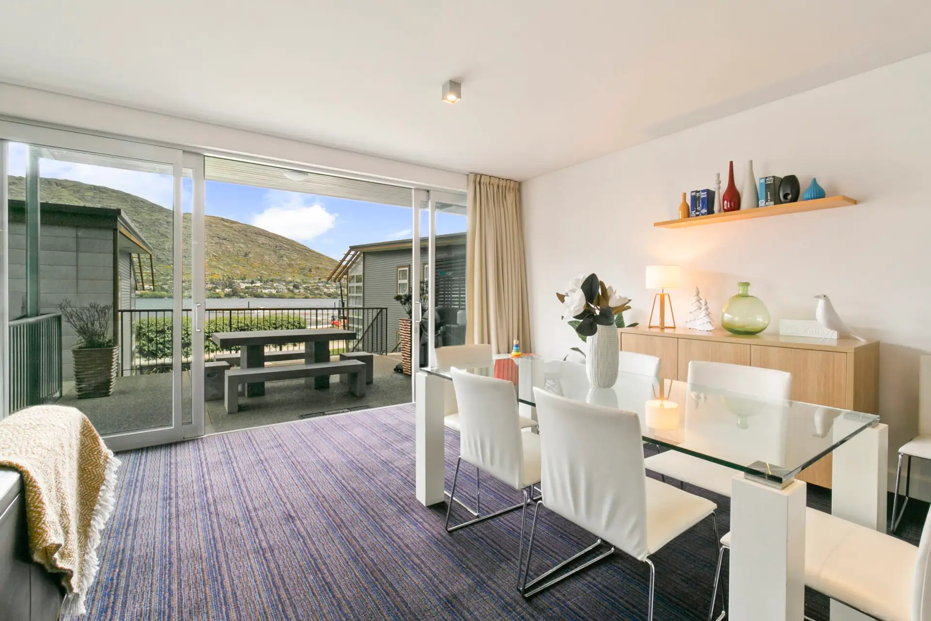 Lakefront Marina Apartment