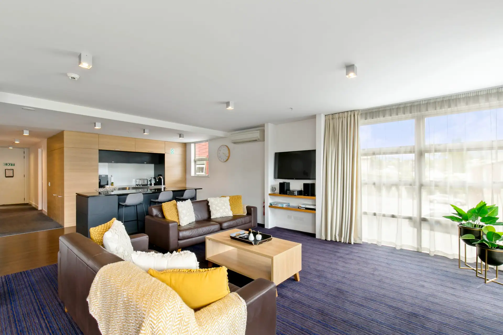 Lakefront Marina Apartment