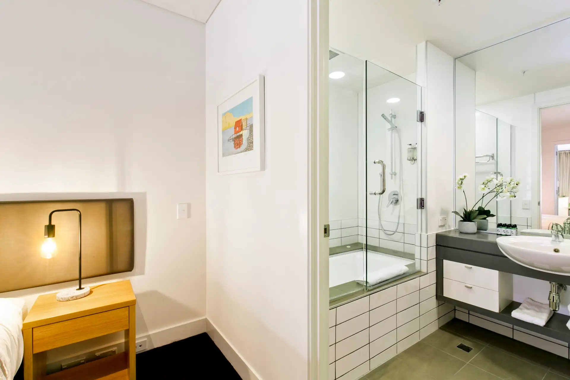 Lakefront Marina Apartment