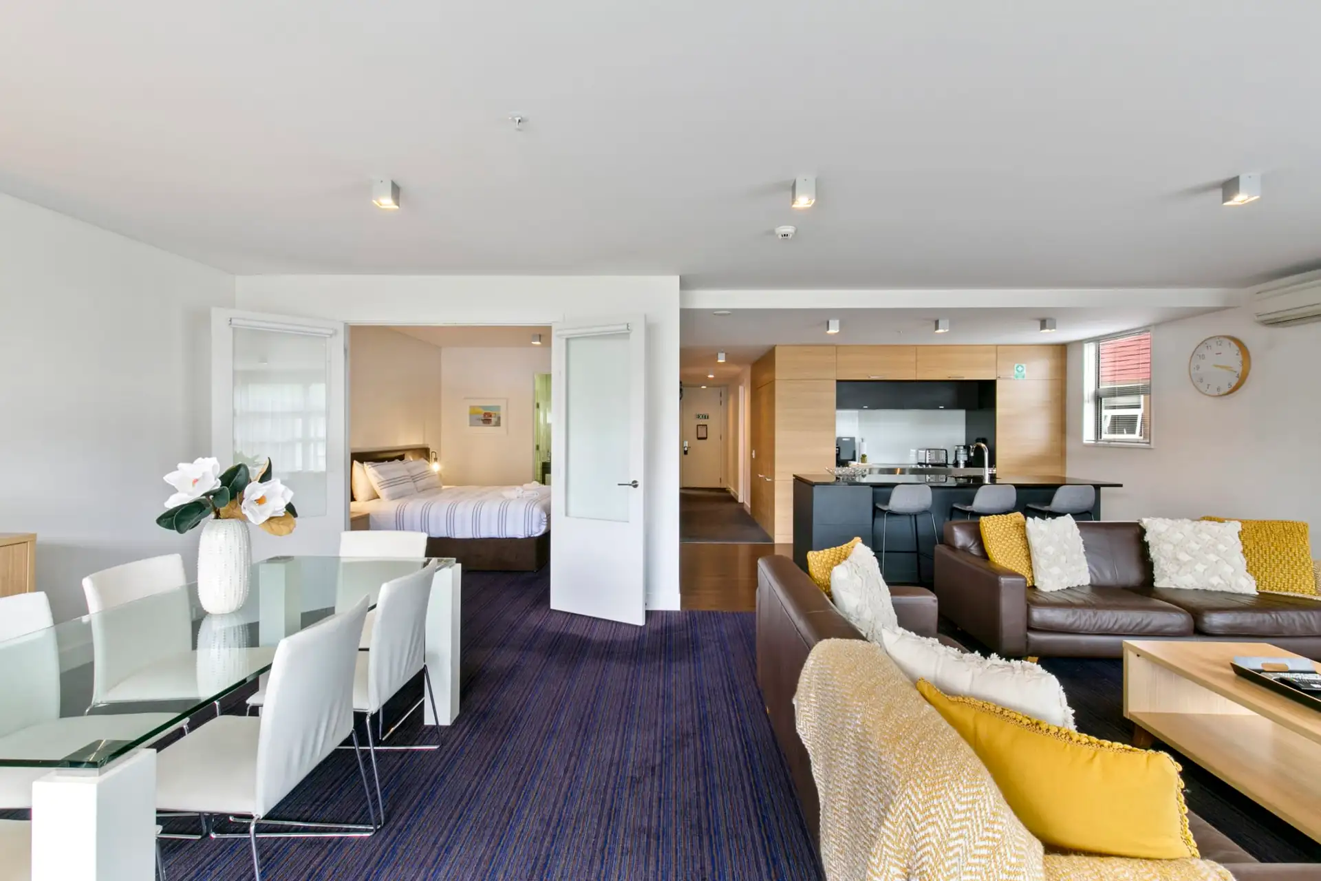 Lakefront Marina Apartment