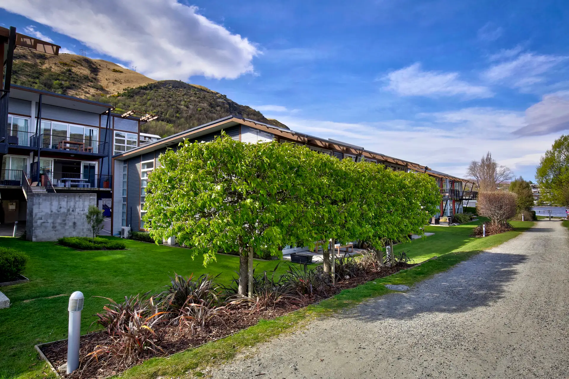 Lakefront Marina Apartment