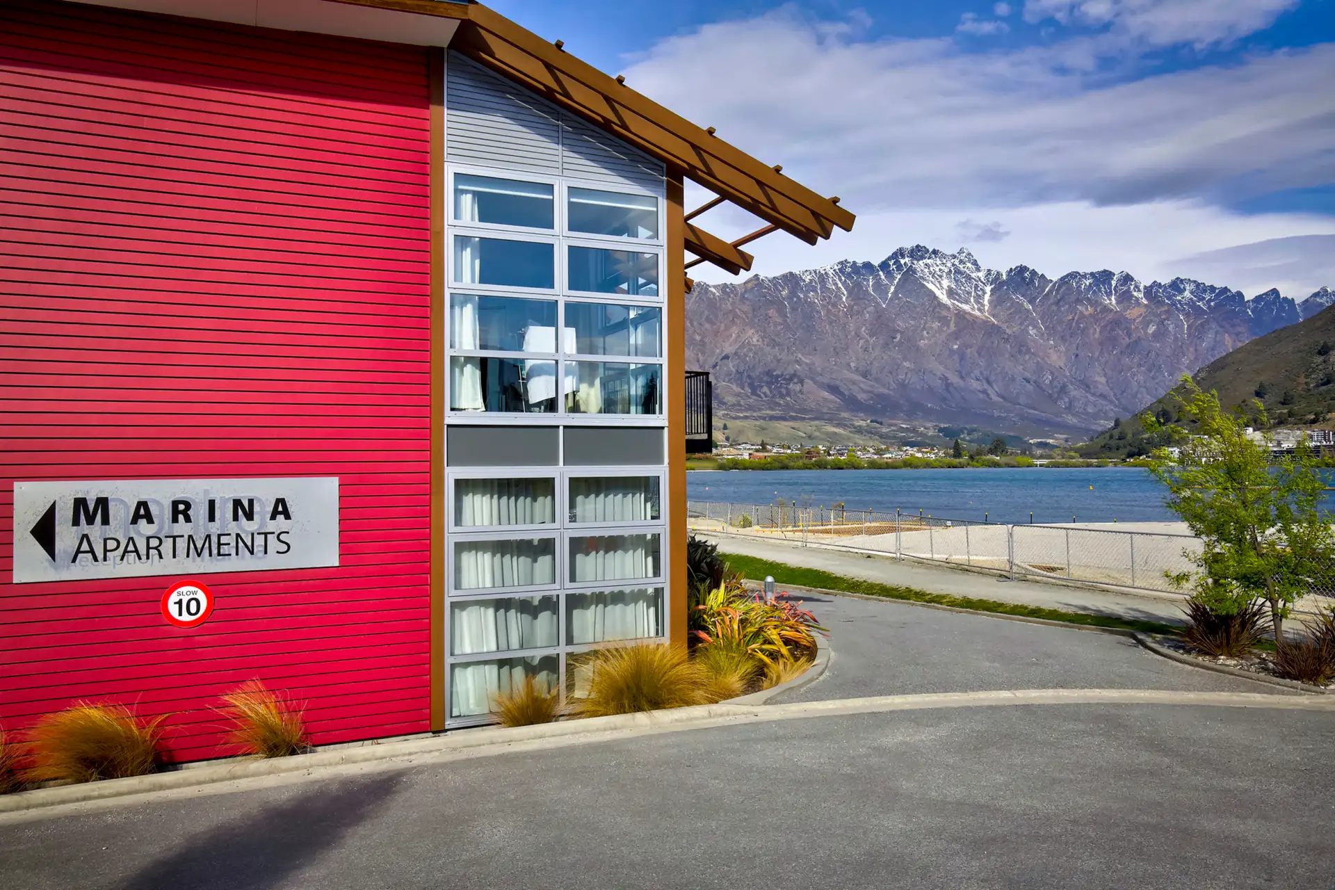 Lakefront Marina Apartment