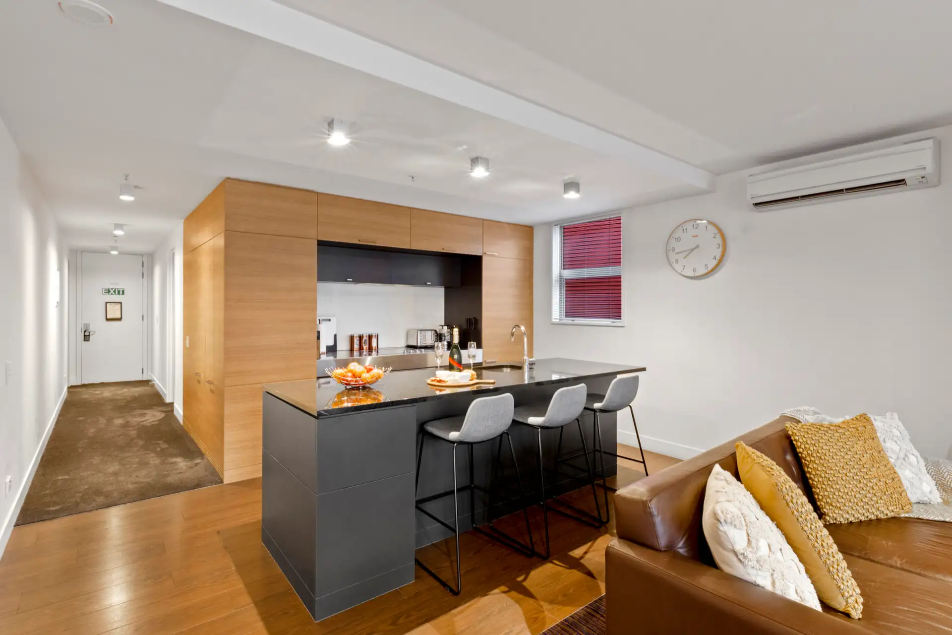 Lakefront Marina Apartment