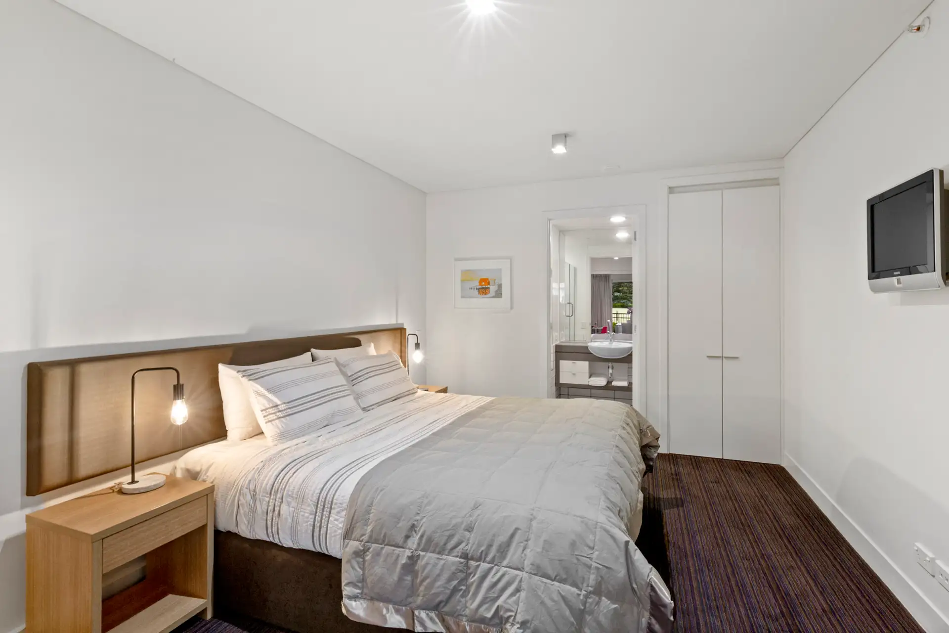 Lakefront Marina Apartment 2 bedroom