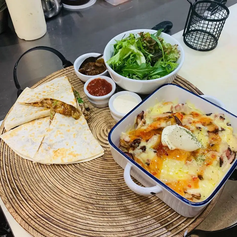 Evoque Cafe and Bar