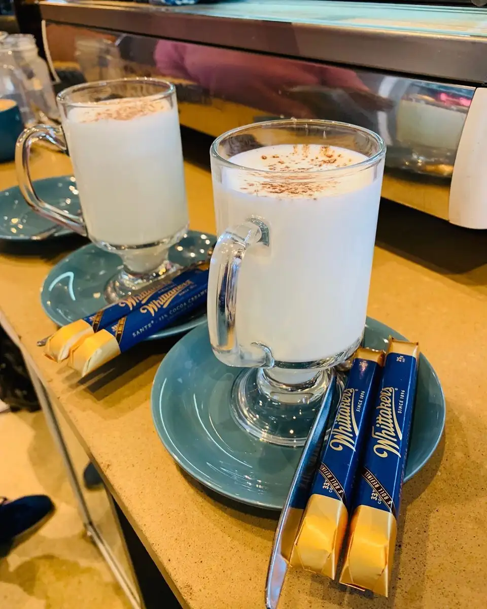 Evoque Cafe and Bar