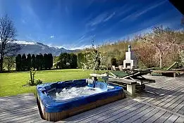 Bearsden spa with views to Coronet Peak