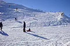 Coronet Peak: crowds enjoying the lovely fresh snow yesterday
