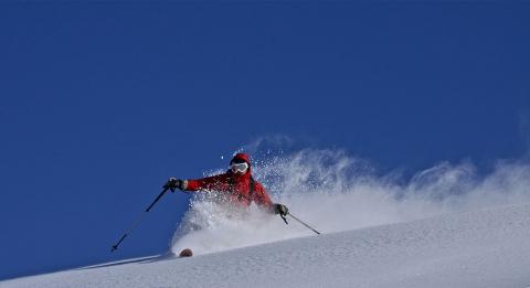 1024px Telemark skiing