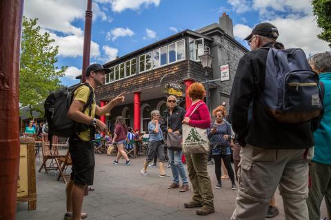 discover queenstown on a free walking tour