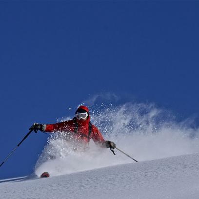 1024px Telemark skiing